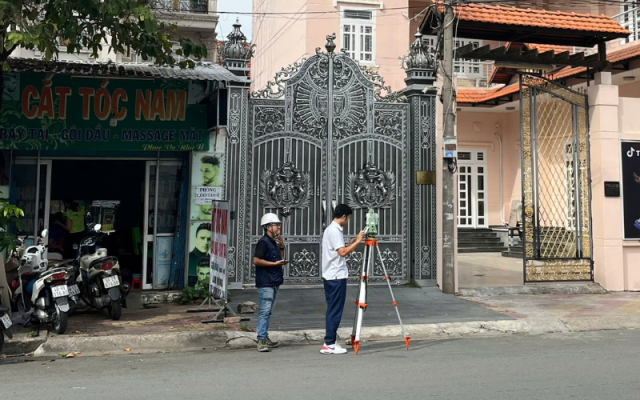 Định vị tim cọc là bước quan trọng trong quy trình ép cọc